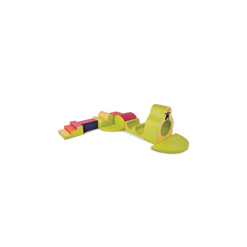 Giraffe obstacle course 2-3 years